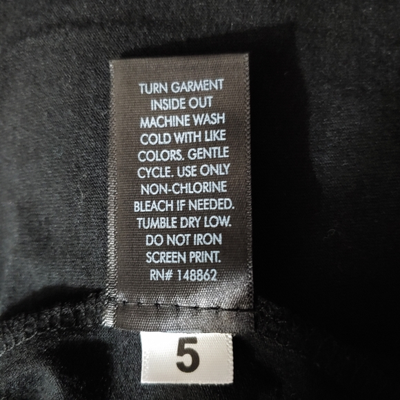 ๐ Torrid Halloween t-shirt ๐ SIZE 5. - Picture 4 of 5